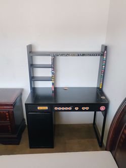 Desk, chairs, book shelves