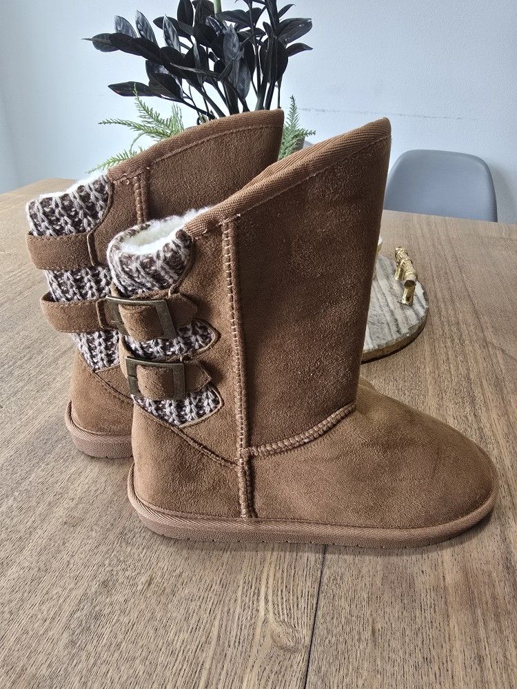 Tan Flat Boots