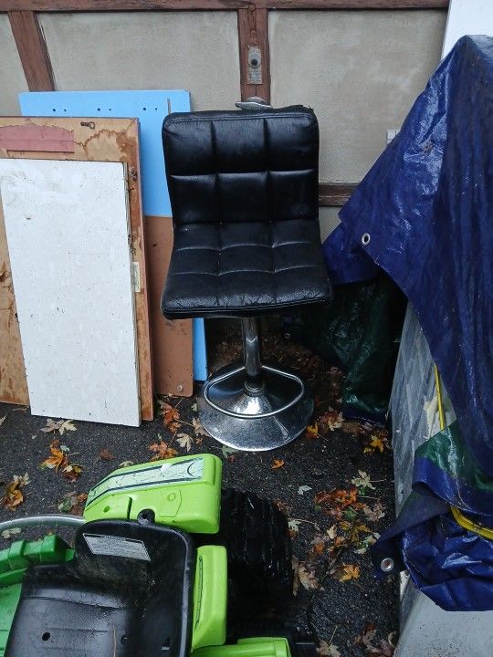Upright Bar Chair