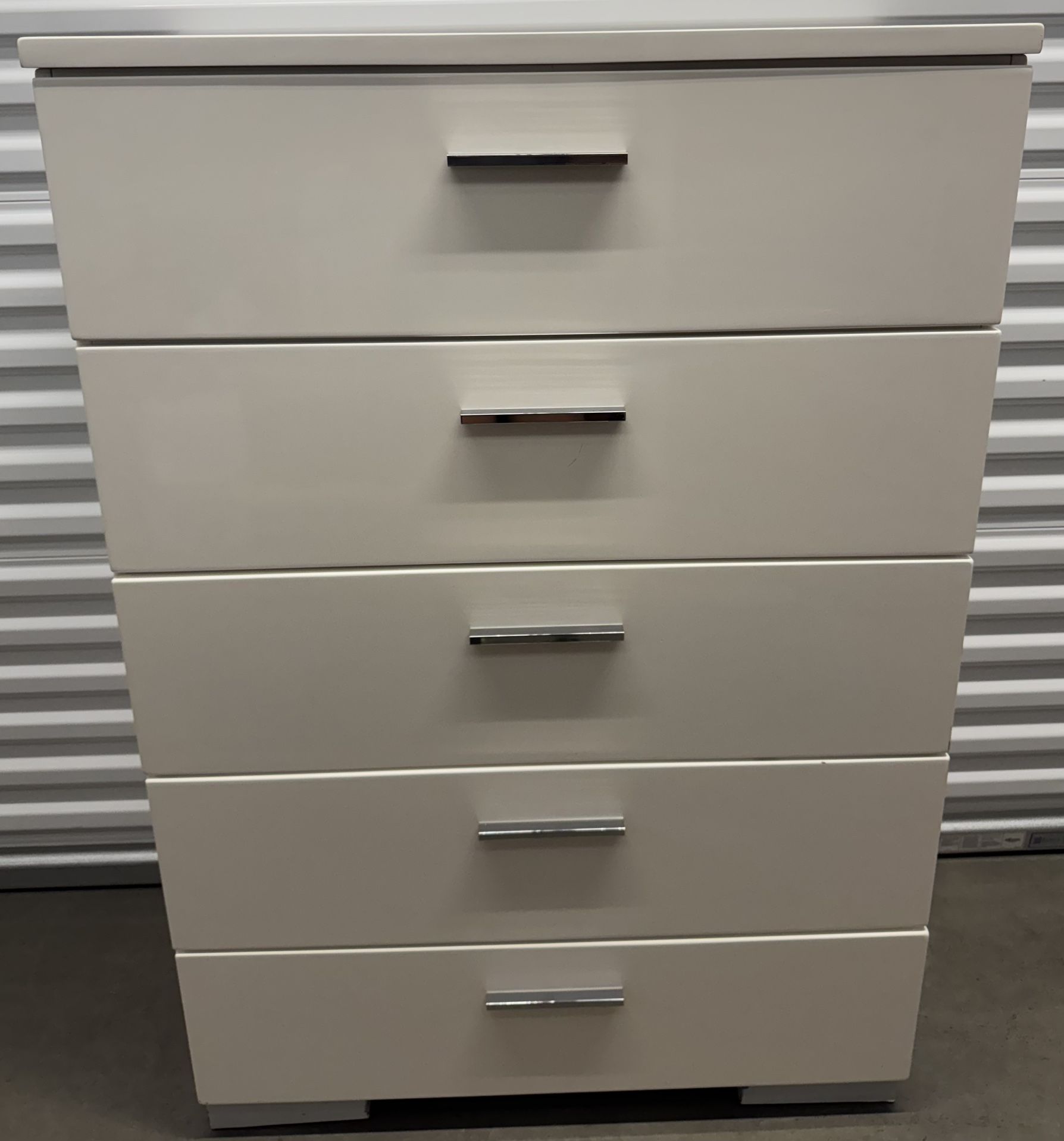 Used Coaster Fine Furniture White Metal 5-Drawer Dresser