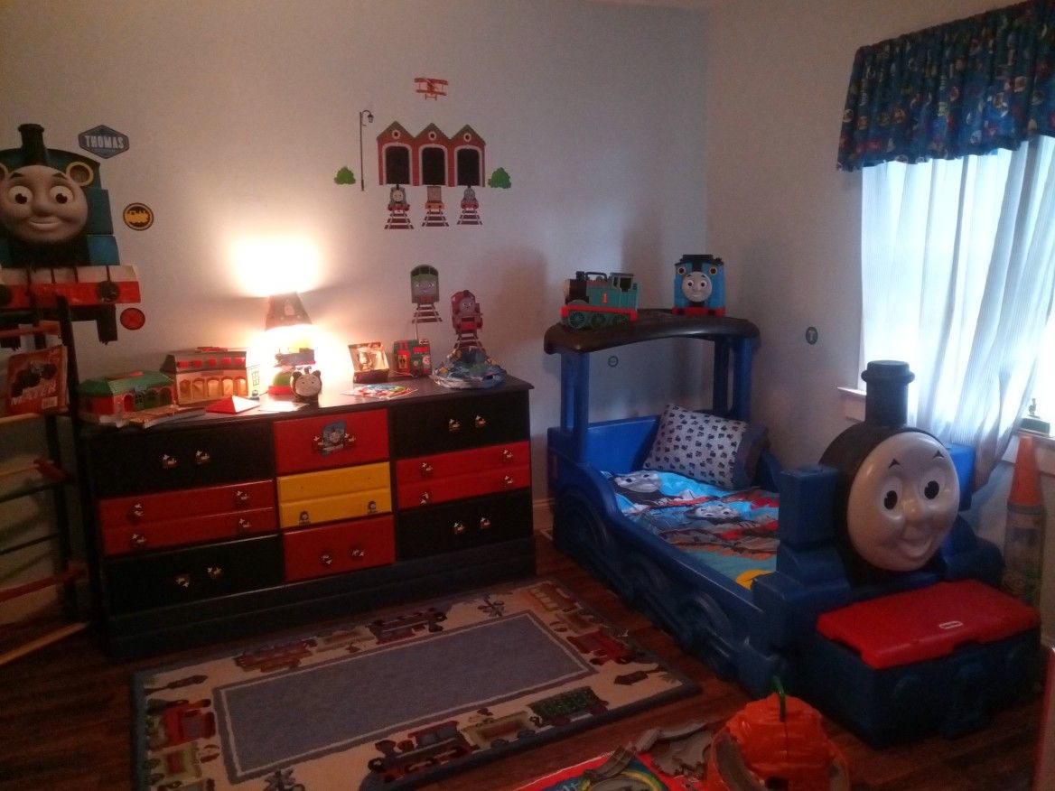 Complete Thomas the train toddler room set