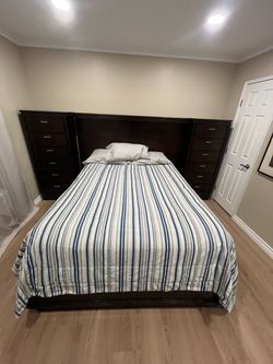 Platform bed with two side dressers