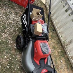 Milwaukee M18 FUEL Brushless Cordless 21 in. Walk Behind Dual Battery Self-Propelled Mower w/(2) 12.