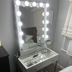Makeup Vanity Mirror And Table