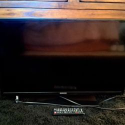 📺 32" Samsung LED HDTV - Perfect for Gaming/Bedroom + Remote!