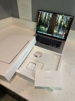 Apple 2025 MacBook Air 15-inch Laptop, 16GB RAM, 512GB SSD, Silver