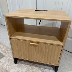 Fluted Night Stand with Charging Station, Wood Nightstand with Large Drawer and Open Storage Cabinet, Mid-Century Modern Bedside Table End Table for B