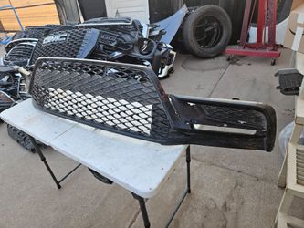 Toyota corolla SE Xse grille oem