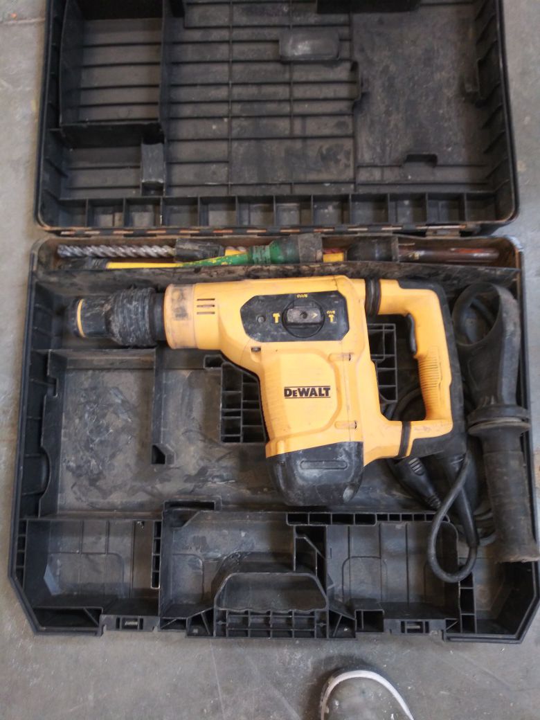 Dewalt roto hammer top rated used but works great in great condition