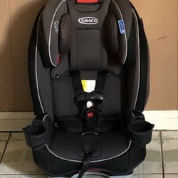 LIKE NEW GRACO SLIM FIT CONVERTIBLE CAR SEAT!!!!