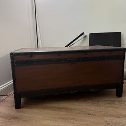 Coffee Table And Side Table 