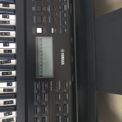Yamaha Psr E383
