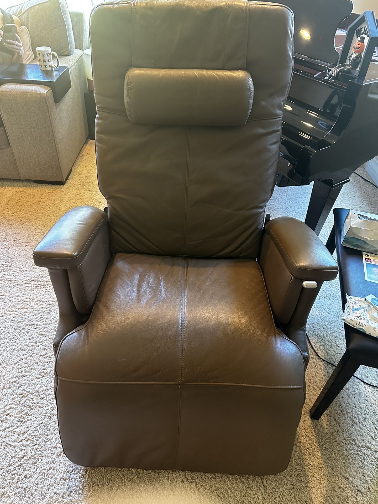 Human Touch Perfect Chair PC - 080 Power Electric Zero Gravity Recliner Leather
