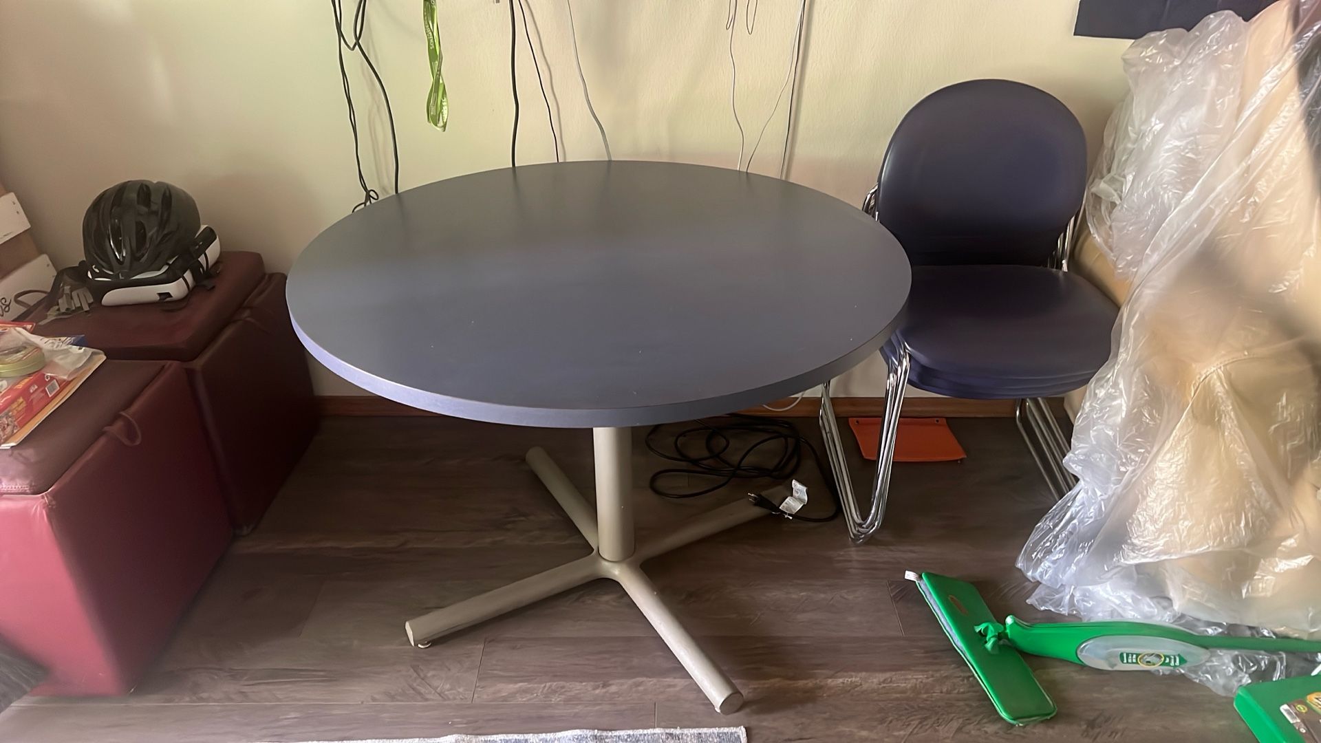 Table W/4 Chairs