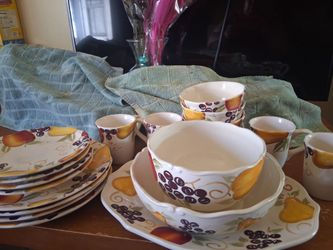Dinnerware set