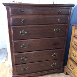 Wood dresser for sale $ 40 dollars