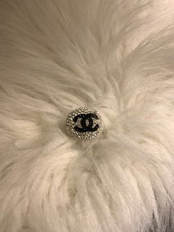 Beautiful ring size 7 silver tone