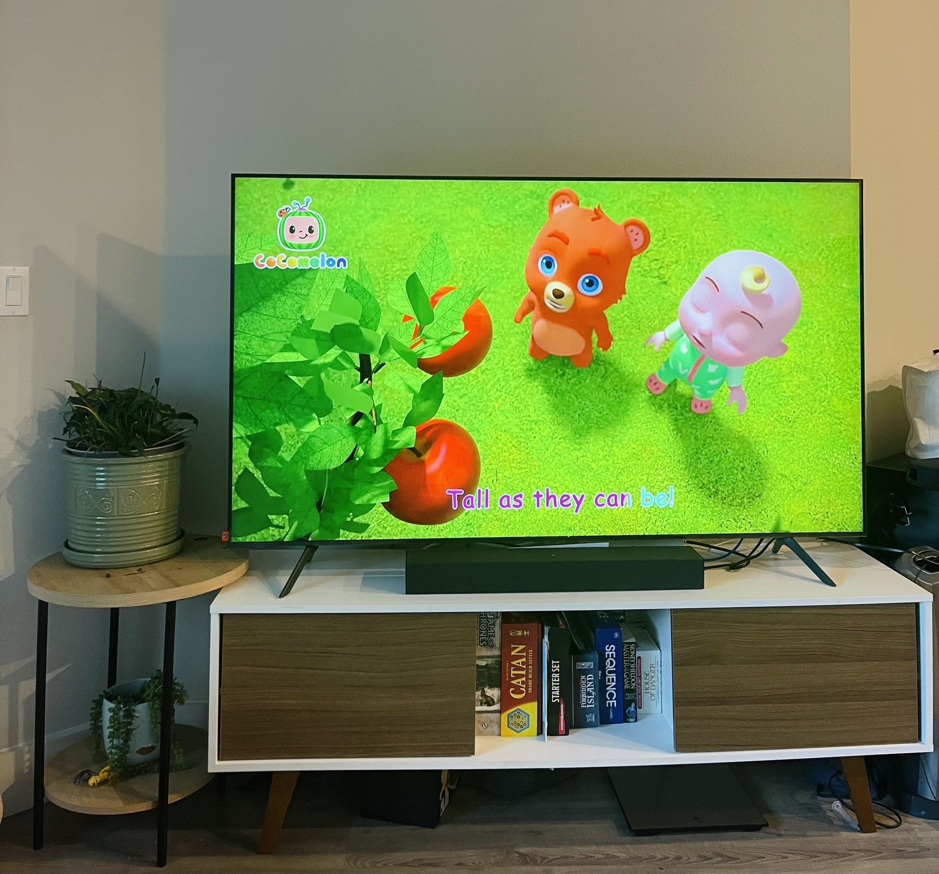 Samsung TV (2024 Model) Crystal UHD CU7000B 65inch TV - 8M old