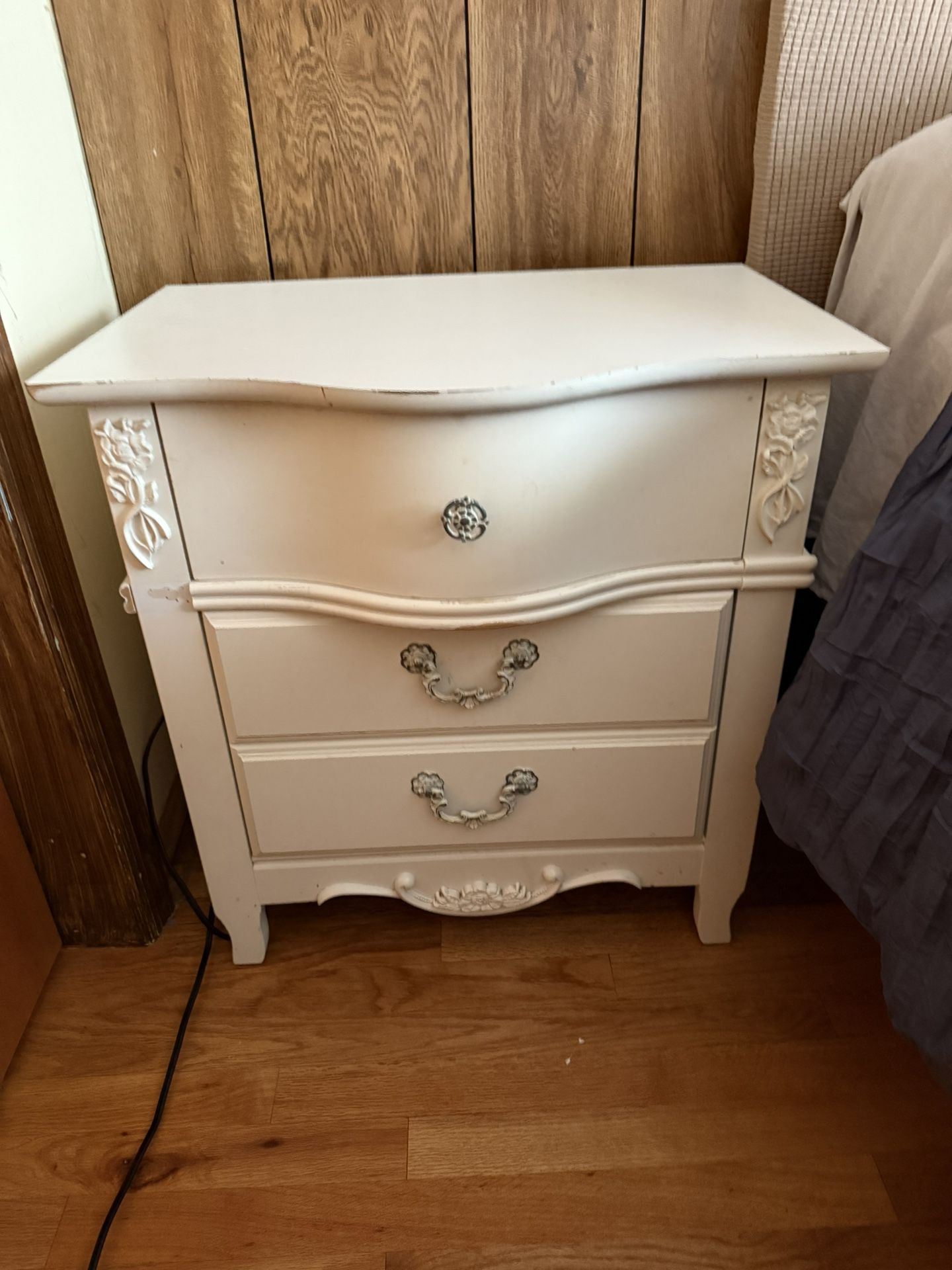 White Wood Bedroom Set