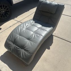 Love Seat/ Chair