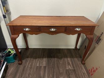 Oak desk - good condition