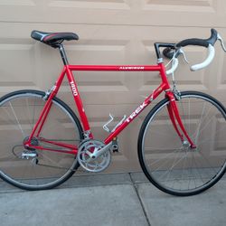 700x25c. TREK MENS ROAD RACING BIKE. 58cm. Aluminum. EXCELLLENT CONDITION WITH FRESHLY TUNE UP 👌🏼