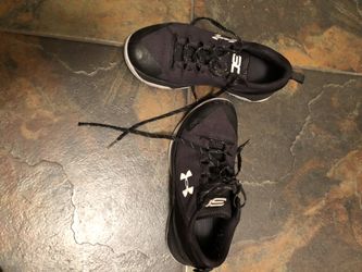 Boys Under Armour Tennis Shoes 6.5