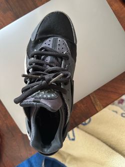 Black Air Hurache’s