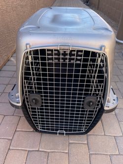 38X30X26 MEDIUM TO LARGE PLASTIC CARRIER