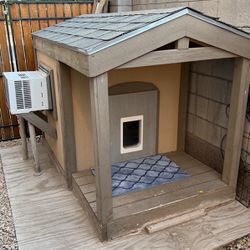 Dog House/Large Cat House With AC & Heater ( With A Remote) 