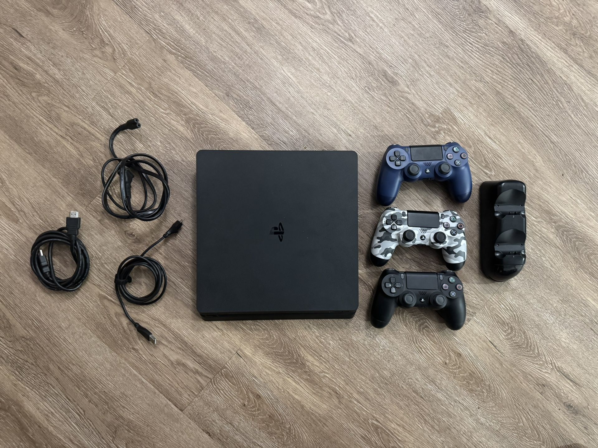 PS4 With 3 Wireless Controllers And Charging Stand