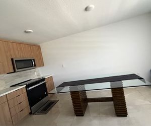 Roomstogo Dining Table