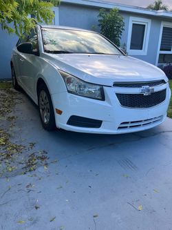 Chevrolet Cruze White Sedan