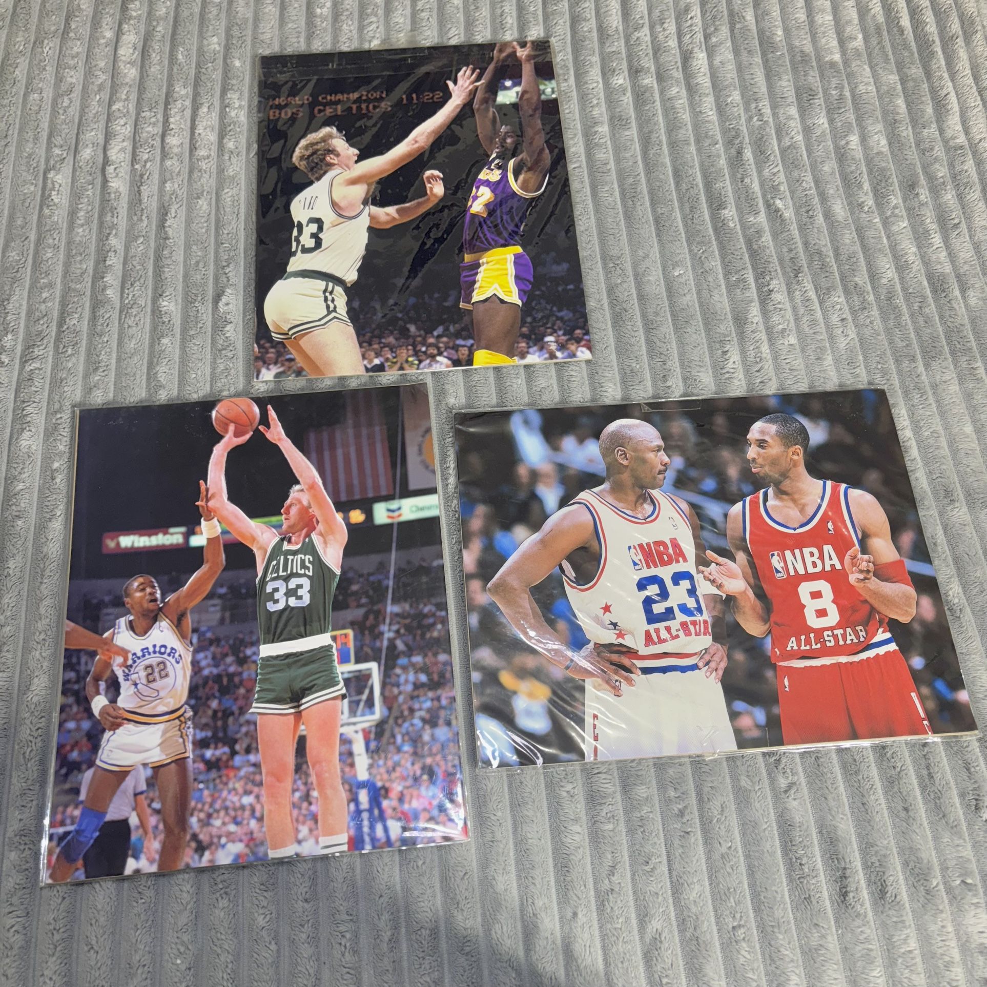 NBA LOT OF 3 sealed pictures Boards Kobe Bryant Larry Bird and Magic Johnson 90s Measurements in pictures