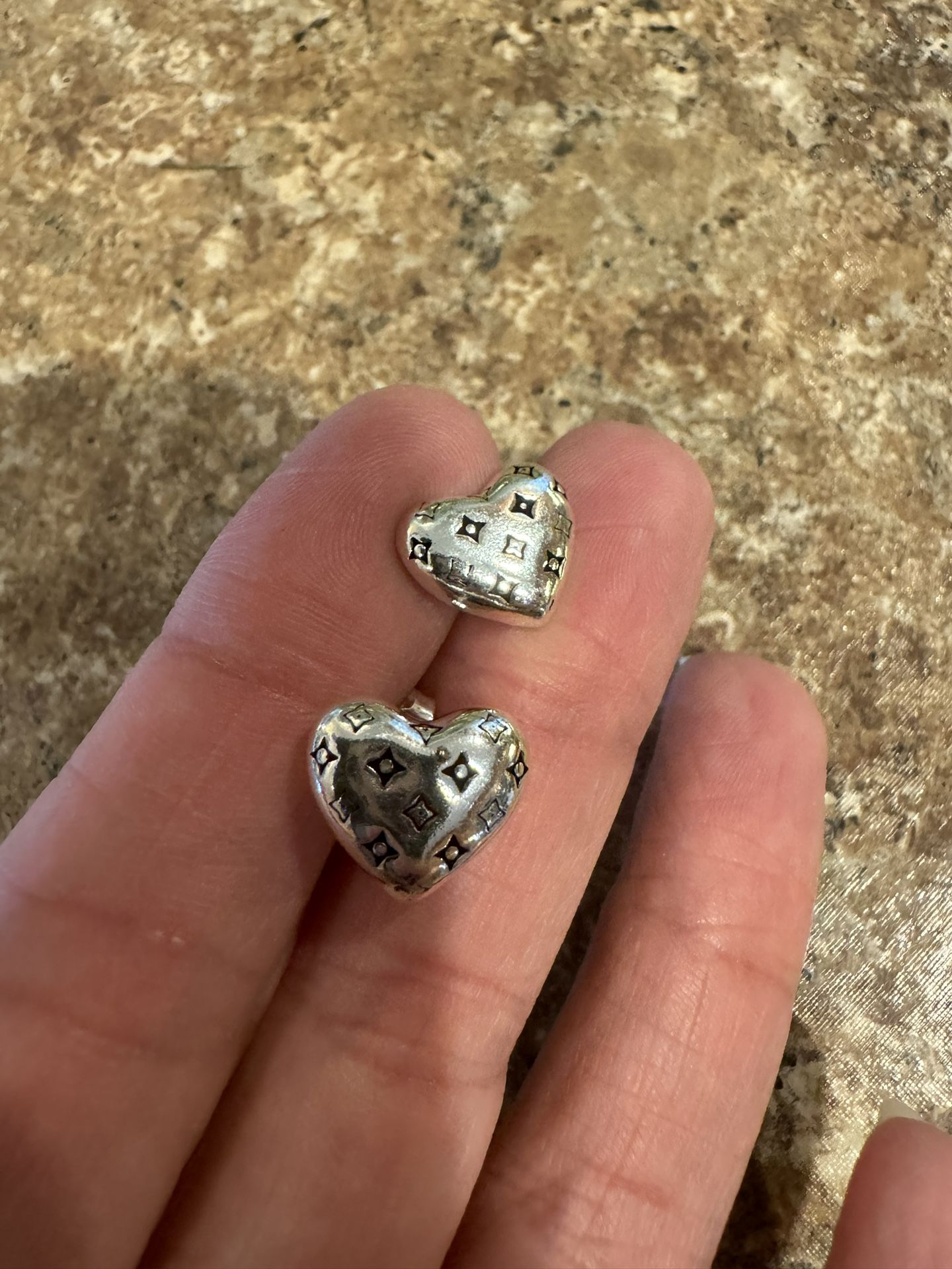 Woman’s Boutique Heart Earrings Shipping Avaialbe 