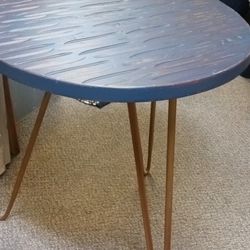 New Gold Tripod Legs Rustic Glaze End /End Table Great Conversation Piece High Quality 