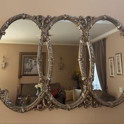 Vintage Triple Oval Ornate Gold Wall Mirror Hollywood Regency Attributed to Bassett Ornate Gilding