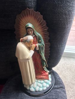 Virgen & Pope Statue