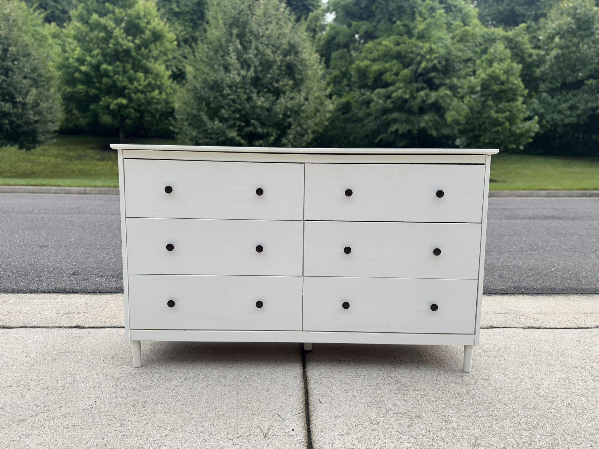 Modern White 6-Drawer Dresser