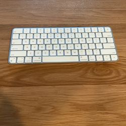 Apple Magic Keyboard (works but read description)