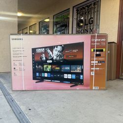 70 “ Samsung Smart 4K Crystal HDR Tv