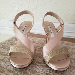 Beautiful Heeled Dress Sandals Color Sand Crystal Satin. Like New.  Size 7 1/2  M.   