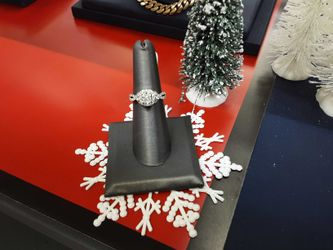 White Gold 14k (.585) 3.9 grams Size 7.5