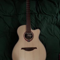 Lag T70ACE - Acoustic Guitar (gigbag Included)