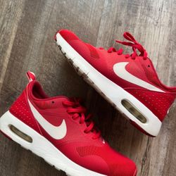 Nike Air Max Tavas Red / White Running Shoes 