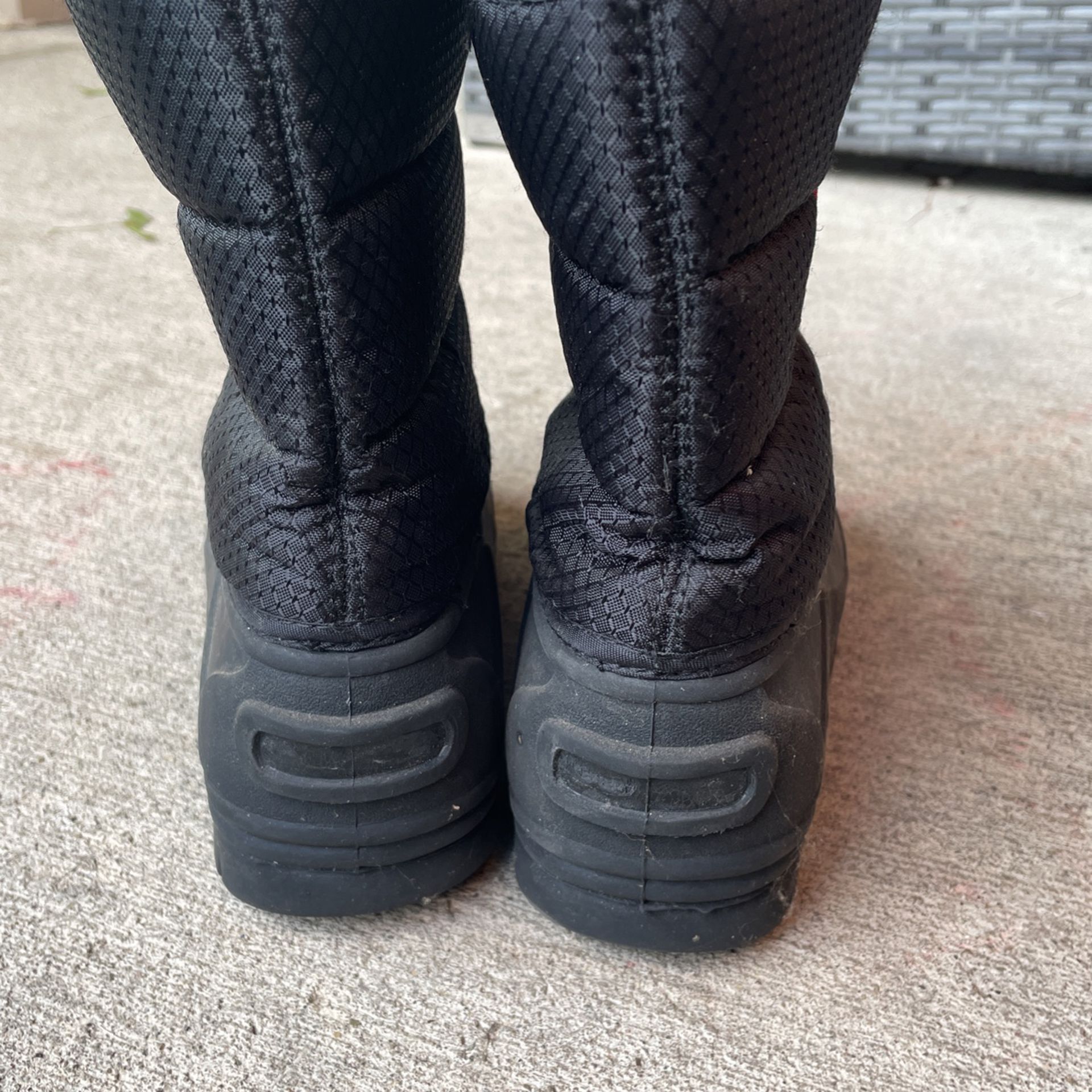 Snow Boots (size 4m)