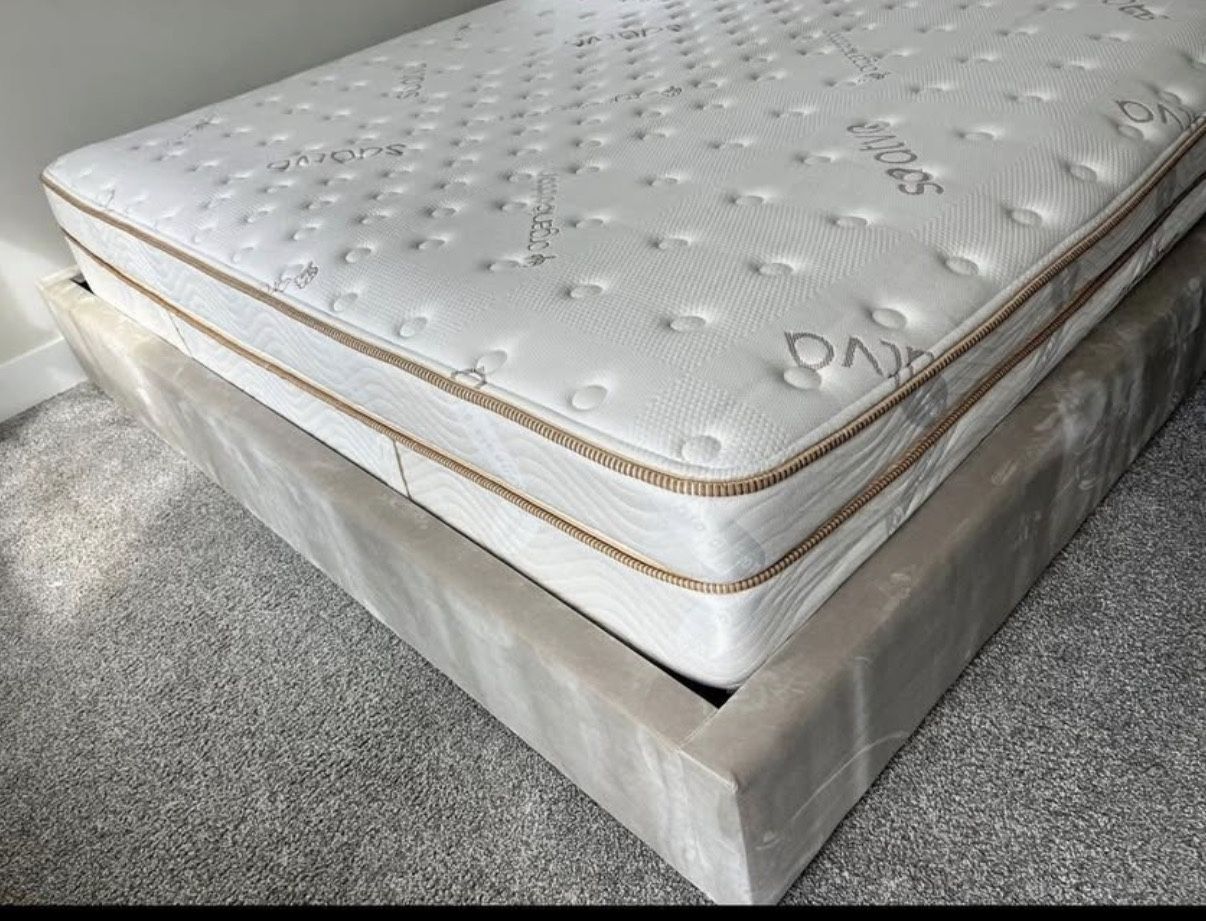 Saatva Classic King Mattress – Luxury Firm – Like New