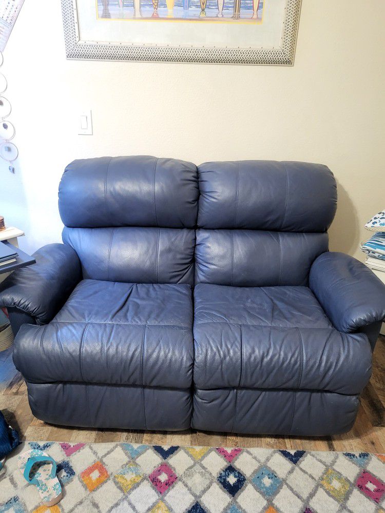 Navy blue loveseat and recliner