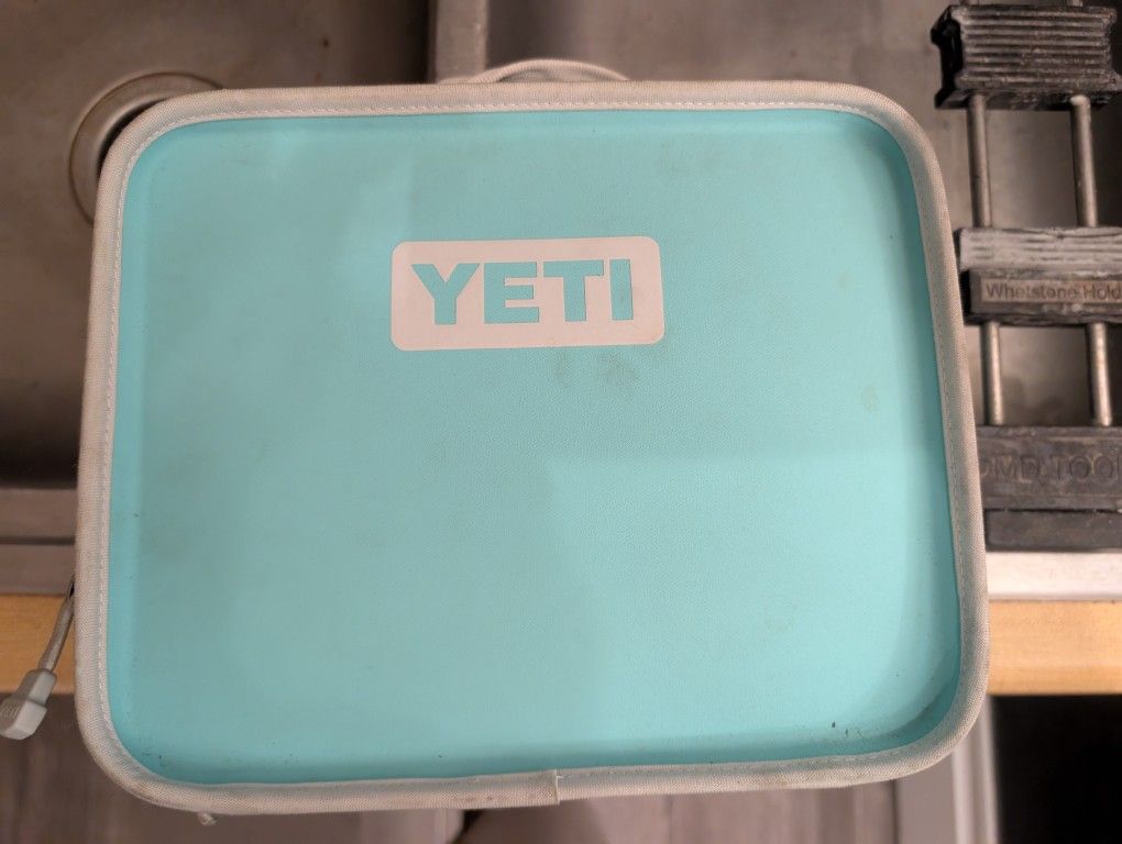 YETI Daytrip Lunch Box (with YETI Ice Pack)
