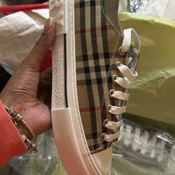 Burberry Men Shoes 